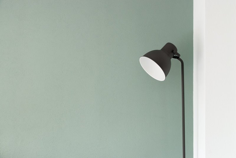 lamp-white-grey-wall