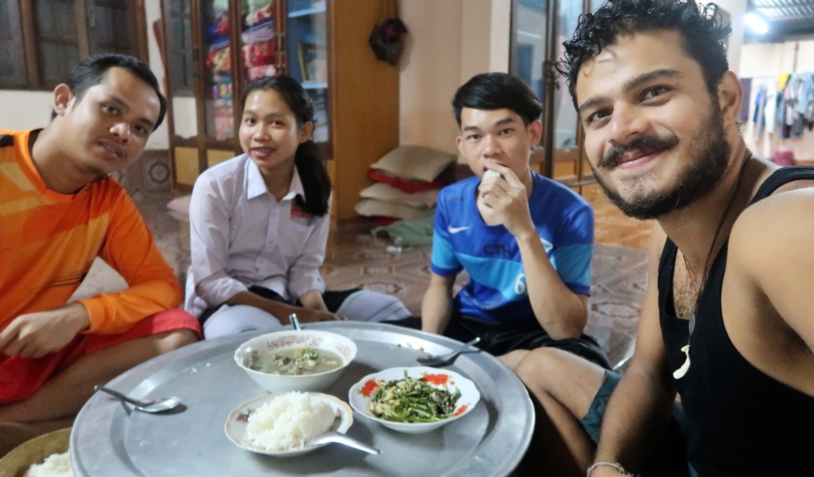 Good siblings eat together.