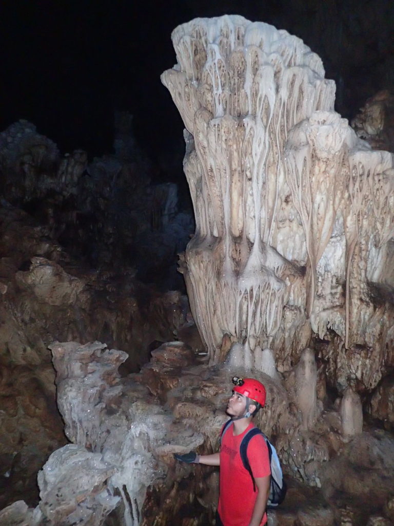 Despite the dark surrounding, once our headlamps pointed to the stellar rock formations, spectacular sights greets our eyes