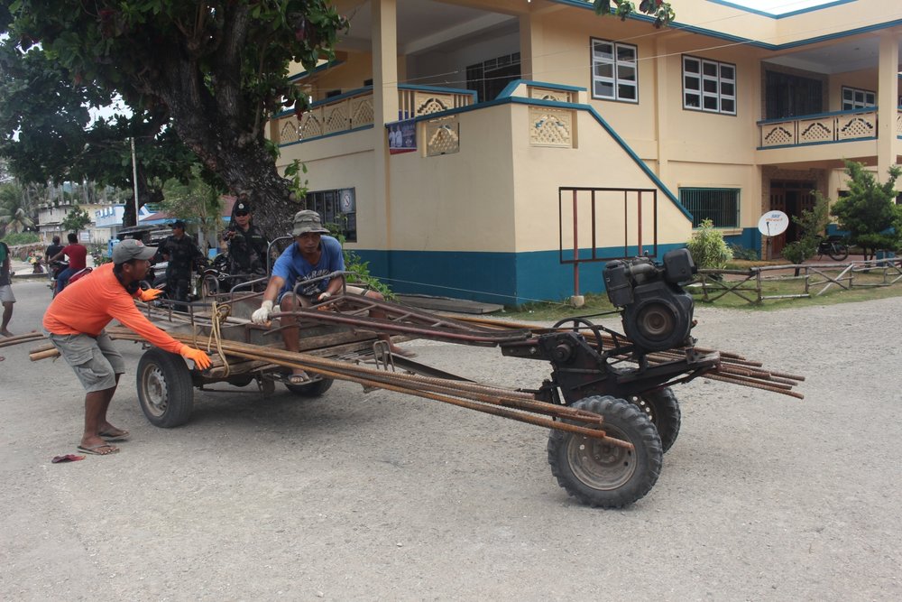 Other than motorcycles, the “Kuliglig” is the transportation of choice in the island